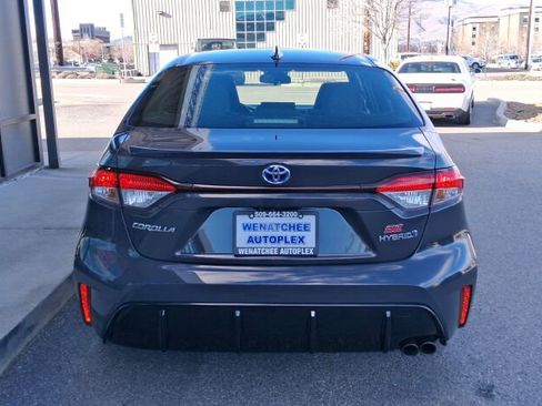 Used 2024 Toyota Corolla SE w/ SE Package image 6