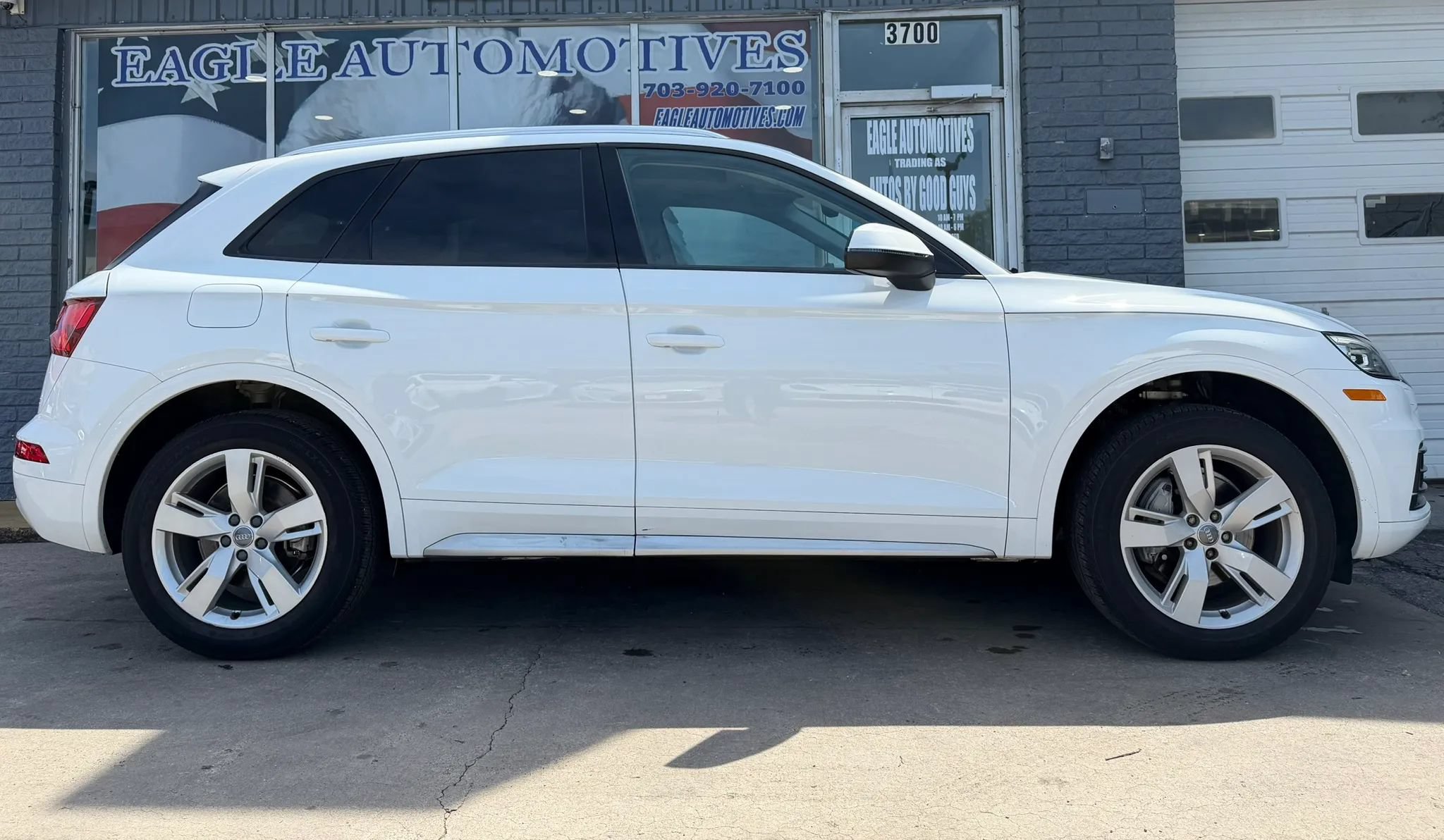Used 2018 Audi Q5 2.0T Premium w/ Convenience Package AWD/4WD image 2