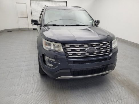 Used 2017 Ford Explorer XLT w/ Equipment Group 202A FWD image 14