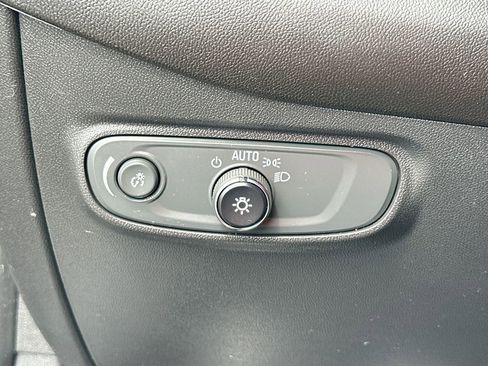 Used 2023 Chevrolet Equinox LS image 11