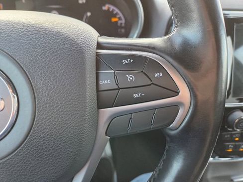 Used 2021 Jeep Grand Cherokee Laredo X AWD/4WD image 23