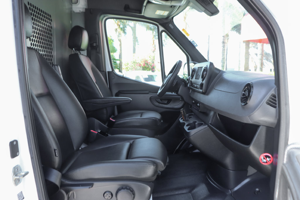 Used 2022 Mercedes-Benz Sprinter 1500 image 32