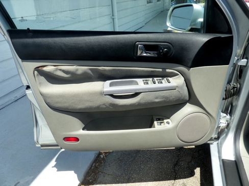 Used 2005 Volkswagen Jetta GL image 16