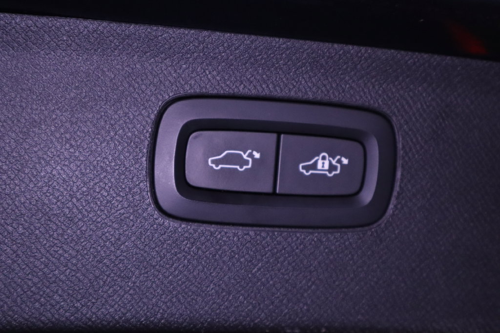 Used 2018 Volvo XC90 T5 Momentum w/ Convenience Package FWD image 37
