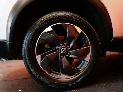 Certified 2025 Nissan Rogue SV AWD/4WD image 73