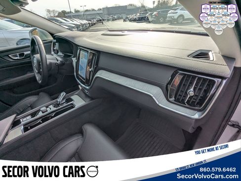 Certified 2024 Volvo V60 B5 Cross Country Ultimate image 24