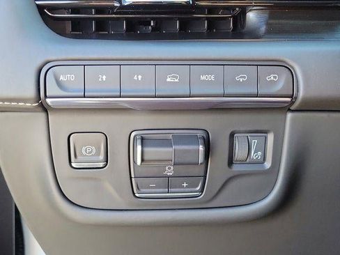 Certified 2023 Cadillac Escalade ESV Sport Platinum AWD/4WD image 19