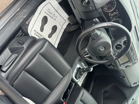 Used 2012 Volkswagen Tiguan S image 10