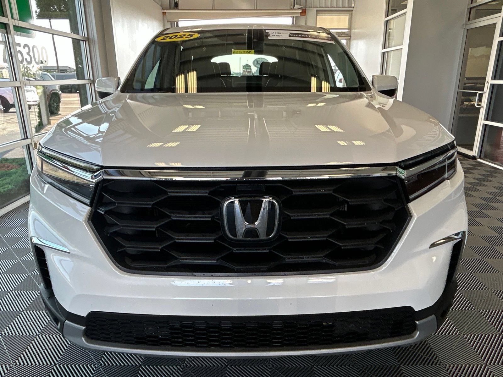 Used 2025 Honda Pilot EX-L image 2