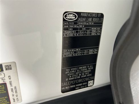 Used 2024 Land Rover Defender 110 SE image 34