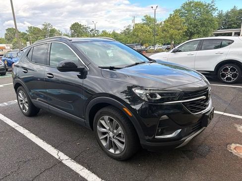 Used 2023 Buick Encore GX Essence w/ Experience Buick Package FWD image 2