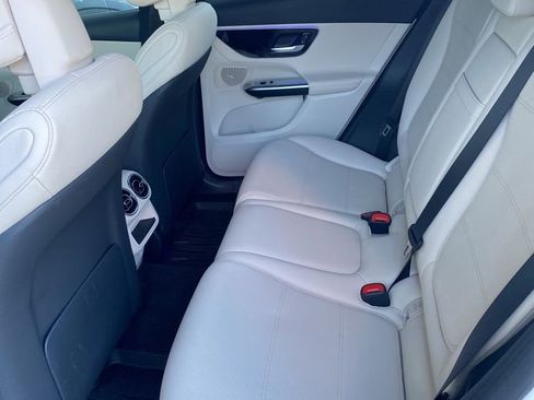 Used 2025 Mercedes-Benz GLC 300 image 7