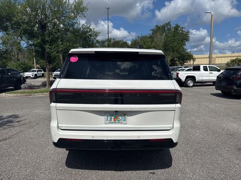 Used 2026 Lincoln Navigator Reserve AWD/4WD image 4