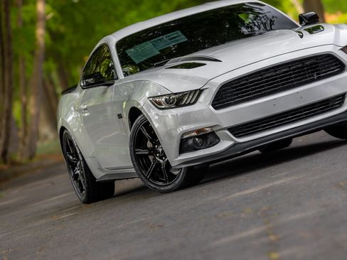 Used 2017 Ford Mustang GT Premium w/ Equipment Group 401A image 23