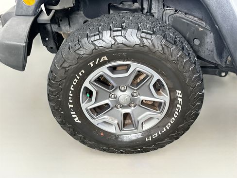 Used 2013 Jeep Wrangler Unlimited Sport AWD/4WD image 11