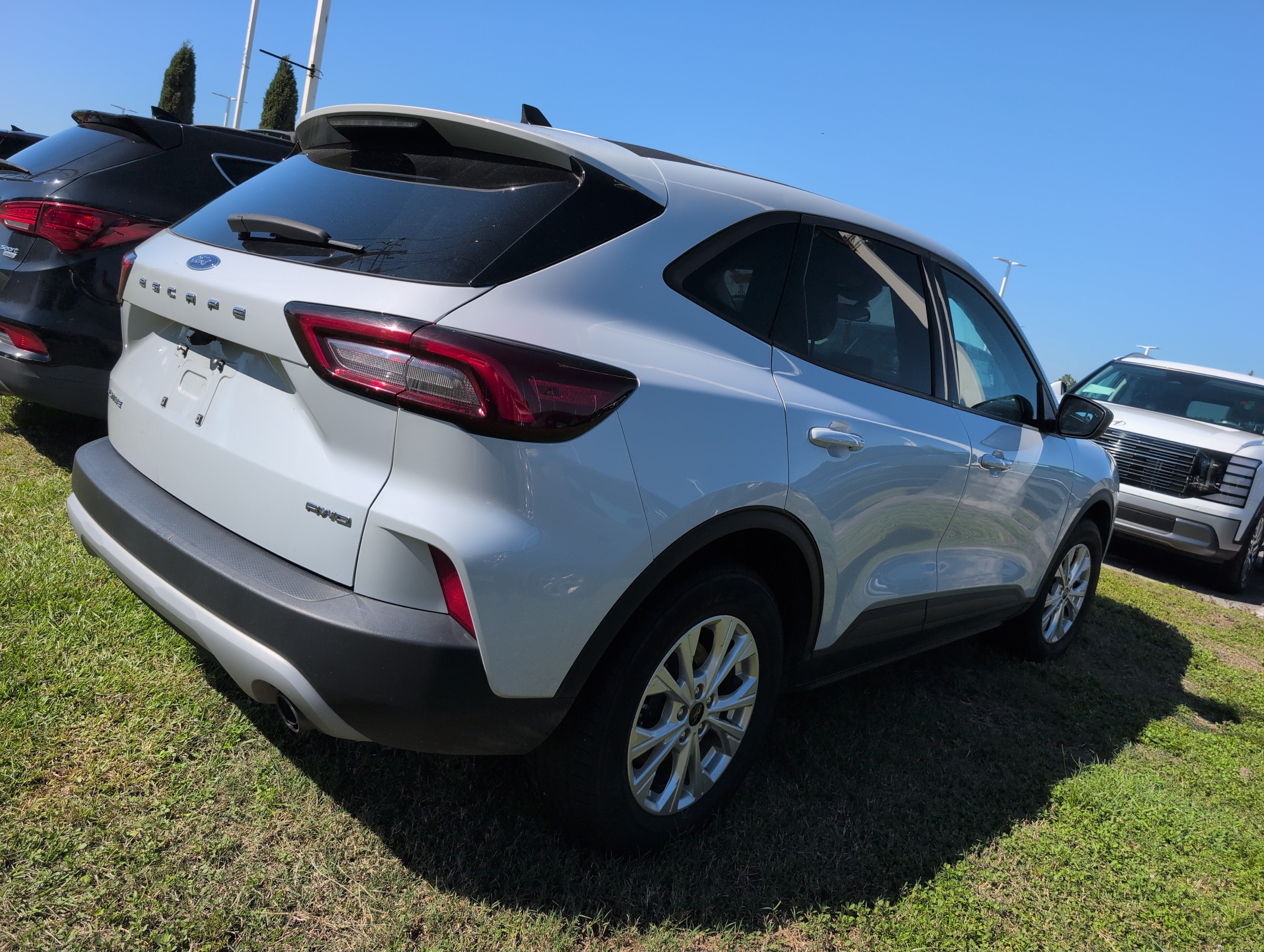 Used 2025 Ford Escape Active AWD/4WD image 2