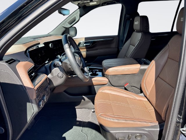 Used 2025 Chevrolet Tahoe High Country AWD/4WD image 11