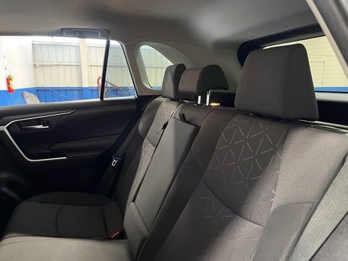 Used 2021 Toyota RAV4 XLE w/ Convenience Package FWD image 18