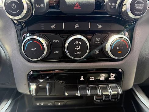 Used 2019 RAM 1500 Big Horn AWD/4WD image 14