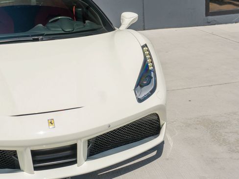 Used 2018 Ferrari 488 GTB RWD image 26