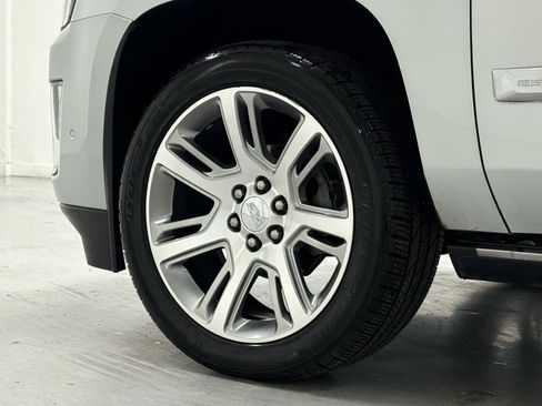 Used 2018 Cadillac Escalade Premium Luxury RWD image 37