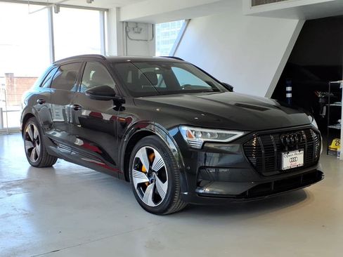 Used 2023 Audi e-tron Premium Plus w/ Premium Plus Package AWD/4WD image 3