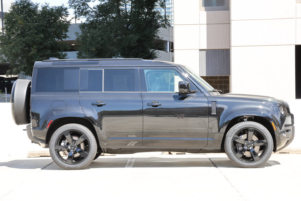 New 2026 Land Rover Defender 110 X-Dynamic SE AWD/4WD image 3