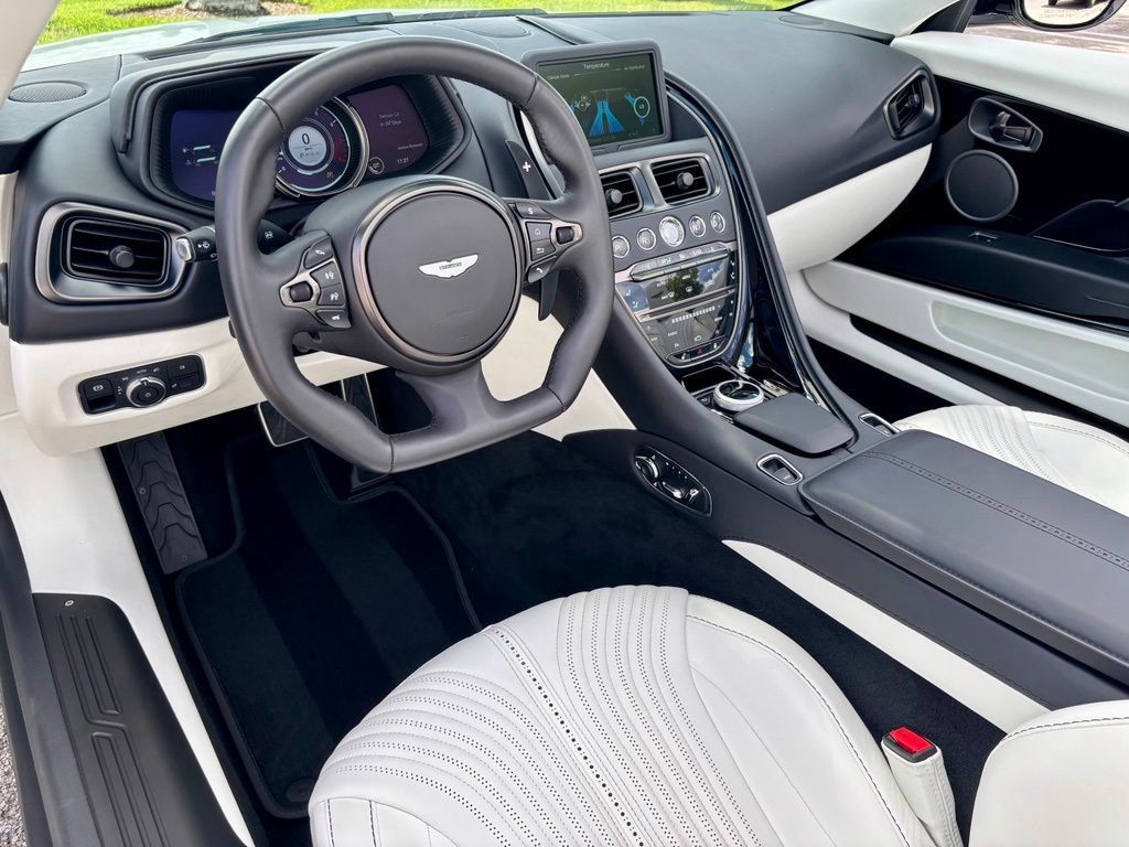 Used 2023 Aston Martin DB11 Volante RWD image 20