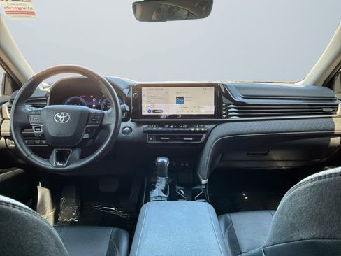 Used 2025 Toyota Camry XLE FWD image 10