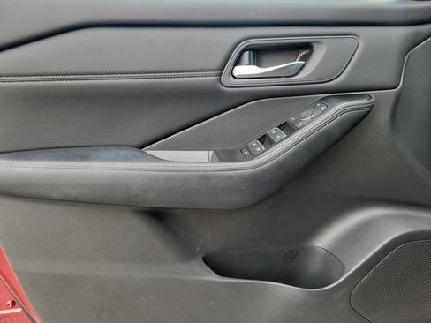 Used 2024 Nissan Rogue SL FWD image 12