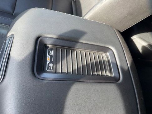 Used 2019 Chevrolet Suburban Premier image 32