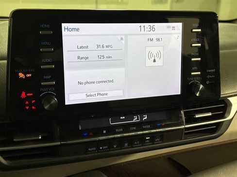 Used 2023 Toyota Sienna LE AWD/4WD image 30