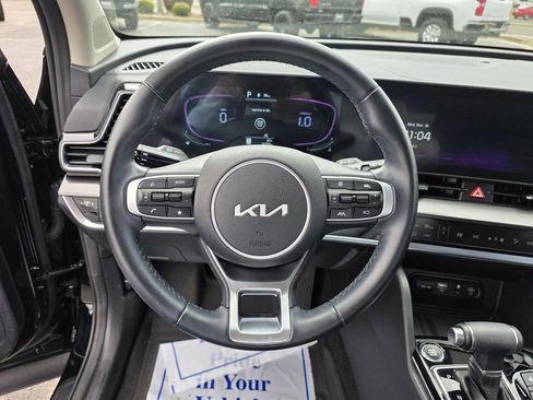 Used 2025 Kia Sportage EX AWD/4WD image 16