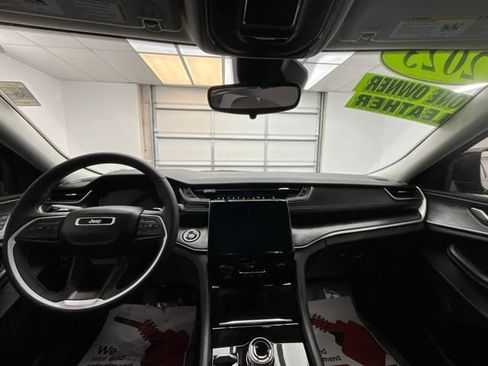 Used 2023 Jeep Grand Cherokee L Limited AWD/4WD image 4