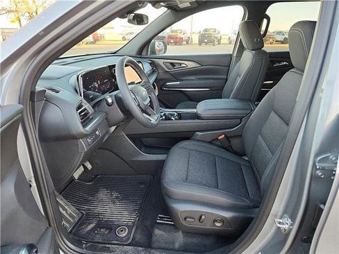 New 2026 Chevrolet Traverse LT image 11