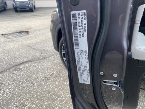 Used 2024 Jeep Compass Limited AWD/4WD image 18