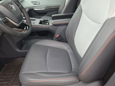 Used 2022 Toyota Sienna XSE w/ XSE Plus Package FWD image 15