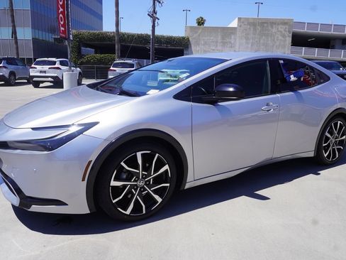 Used 2023 Toyota Prius Prime FWD image 4