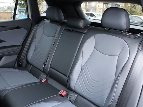 New 2026 Volkswagen Tiguan SE R-Line image 32