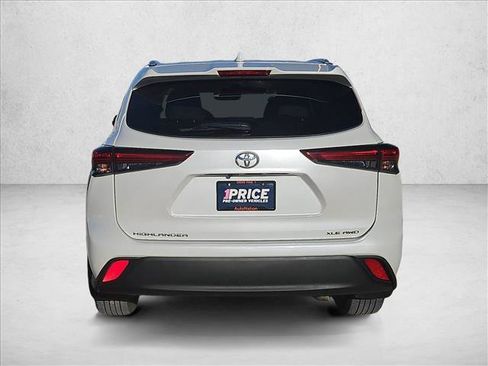 Used 2023 Toyota Highlander XLE image 7
