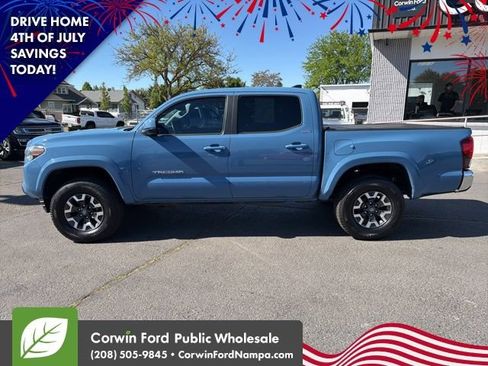 Used 2019 Toyota Tacoma SR5 AWD/4WD image 8