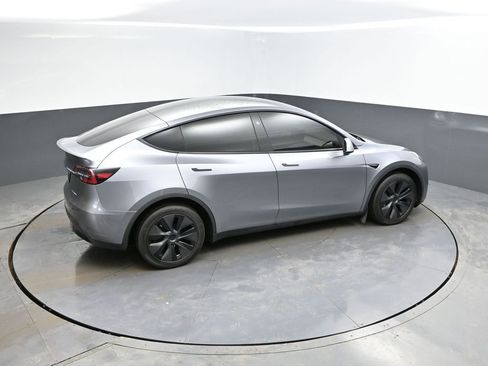 Used 2025 Tesla Model Y Long Range image 22