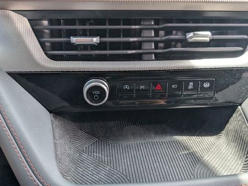 Used 2022 Ford Explorer XLT w/ Equipment Group 202A RWD image 28