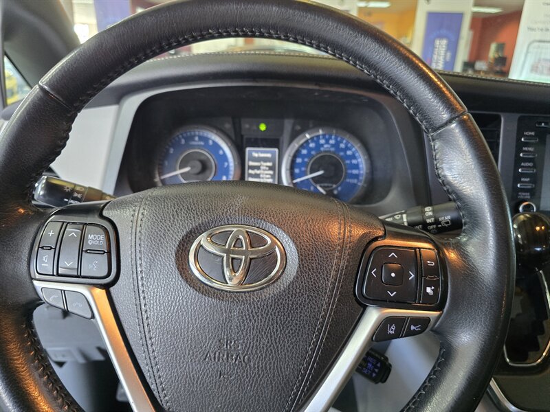 Used 2019 Toyota Sienna XLE w/ XLE Navigation Package FWD image 30
