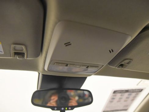 Used 2021 Buick Encore Preferred image 23