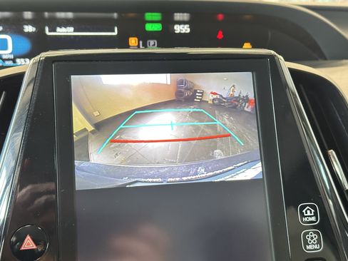 Used 2022 Toyota Prius Prime XLE image 2