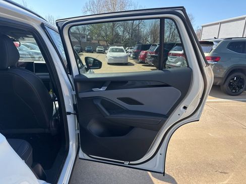 New 2026 Volkswagen Tiguan SE R-Line AWD/4WD image 15