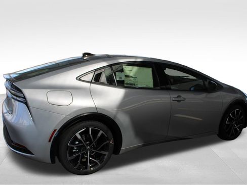 New 2026 Toyota Prius Plug-In Hybrid FWD image 15