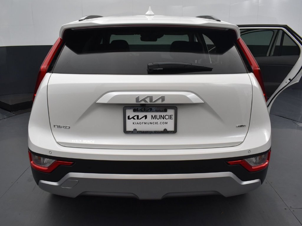 Used 2025 Kia Niro EX FWD image 9