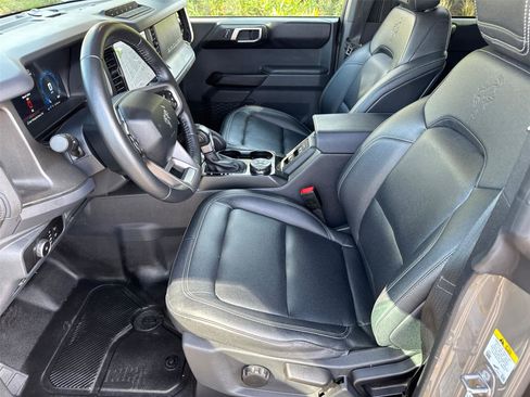 Used 2025 Ford Bronco Badlands image 26